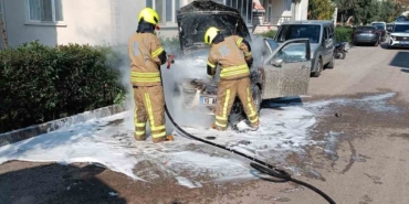 Gönen’de park halindeki araç alev aldı