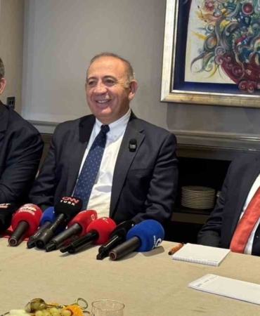 CHP İstanbul İl Başkanı Gürsel Tekin: "Çift başlılık diye bir şey yok, mühür kimdeyse Süleyman odur"