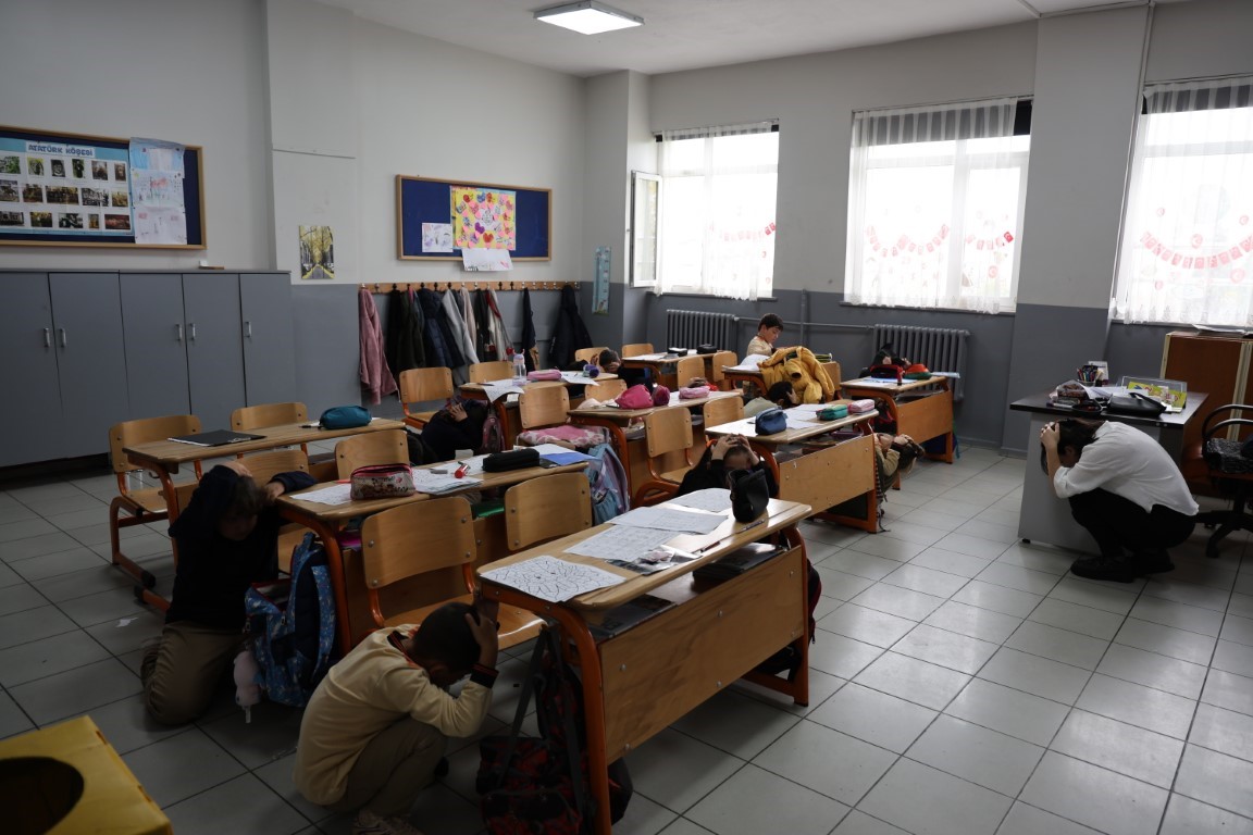 İlkokul öğrencilerine afet bilinci eğitimi verildi