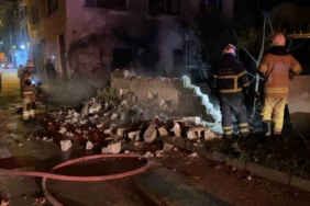 Bursa’da tek katlı ev alev alev yandı