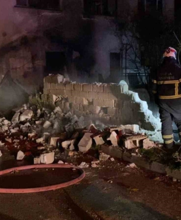 Bursa’da tek katlı ev alev alev yandı