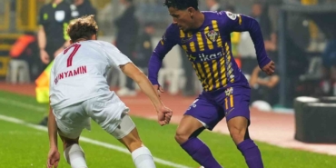 Trendyol Süper Lig: Eyüpspor: 0 - Antalyaspor: 0 (İlk yarı)