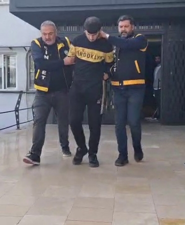 45’ten fazla bıçak darbesiyle eşini öldüren şüpheli adliyeye sevk edildi