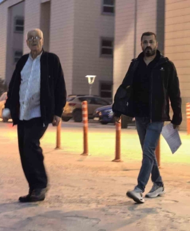 Evlendiğini öğrendiği eski eşini bıçakla ağır yaraladı