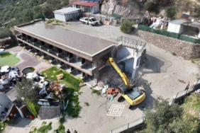 Ayvacık’ta 1 ayda 121 kaçak yapı yıkıldı