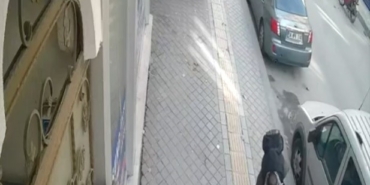 Esenyurt’ta düşen cüzdanı çaldı, sosyal medyada görünce iade etti