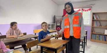 Üniversite öğrencileri 6 öğrencili köy okulunu yeniledi