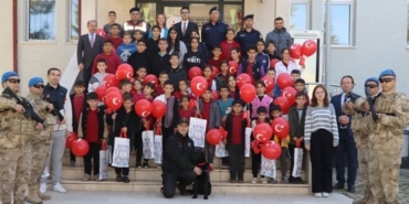 Pazaryeri’nde minik öğrenciler jandarma etkinlikleri ve köpek gösterileriyle tanıştı