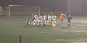 Amatör maçta futbolcular tekme tokat birbirine girdi