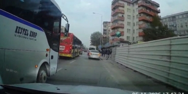 Bursa’da trafikte yol verme tartışması kamerada