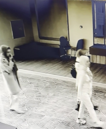 Bağcılar’da 3 şüpheli, girdikleri siteden yaklaşık 750 bin lira değerinde altın ve mücevheri alarak kaçtı