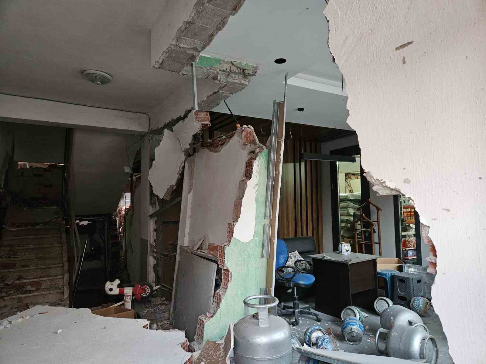 Sındırgı’da deprem esnafı olumsuz etkiledi