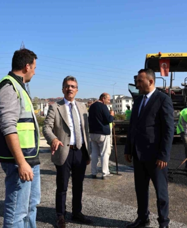 Erenler’de asfalt mesaisi tüm hızıyla sürüyor