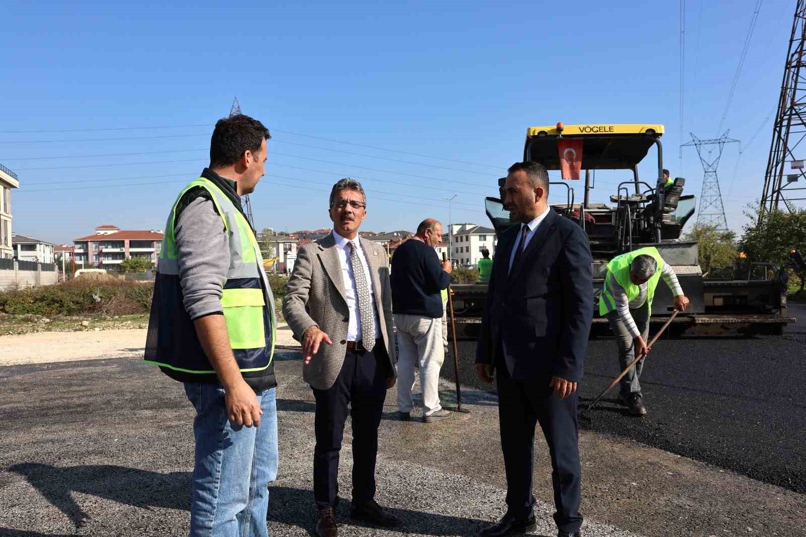 Erenler’de asfalt mesaisi tüm hızıyla sürüyor