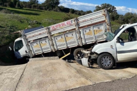 Çanakkale’de ticari araçla kamyonet çarpıştı; 2’si ağır, 5 yaralı
