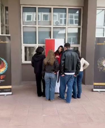 Bursa polisi, okul okul gezerek öğrencileri bilgilendirdi