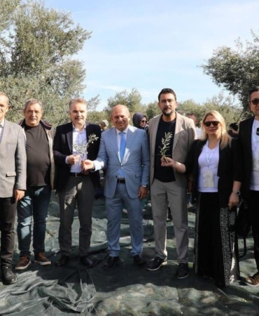 Edremit Ticaret Odası Başkanı Ahmet Çetin "Binlerce yıldır kökleriyle bu toprakları kucaklayan ölmez ağaç zeytin, en köklü miraslarımızdandır."