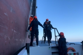 Bozcaada açıklarında tankerde elinden yaralanan personelin tıbbi tahliyesi gerçekleştirildi