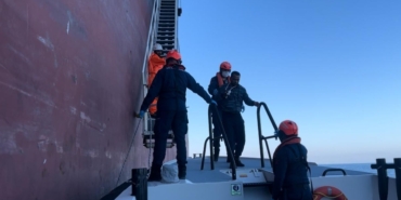 Bozcaada açıklarında tankerde elinden yaralanan personelin tıbbi tahliyesi gerçekleştirildi