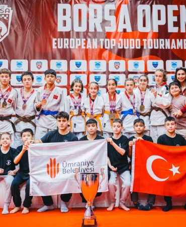 Avrupa’da zirveye adım: Ümraniye judoda kupayı kaldırdı