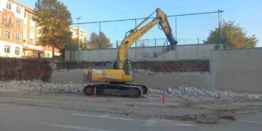 Edirne’de devrilme tehlikesi taşıyan okul duvarı yenileniyor