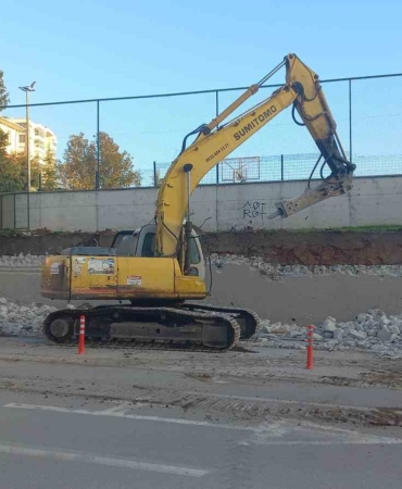 Edirne’de devrilme tehlikesi taşıyan okul duvarı yenileniyor