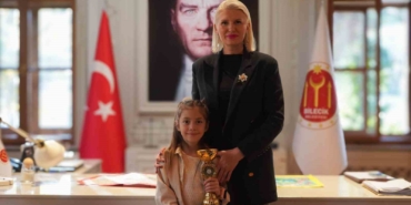 Başkan Subaşı, şiir ve resim yarışmasında dereceye girenlere ödüllerini verdi