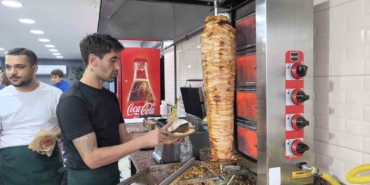 Şampiyonlar Ligi’nden dönerciliğe: Beşiktaş’ın eski futbolcusu döner dükkanı açtı