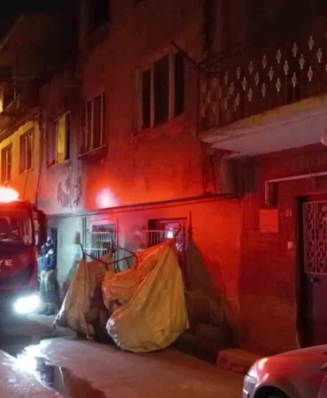 Evini yakarak intihar etmeye kalkıştı