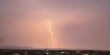 Bursa’da şimşekler geceyi gündüze çevirdi