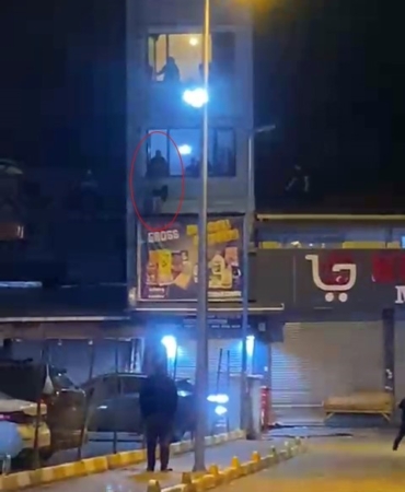 Komşusunu önce darp etti daha sonra pencereden attı