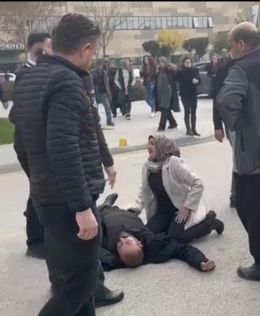 Hastane önünde feci kaza