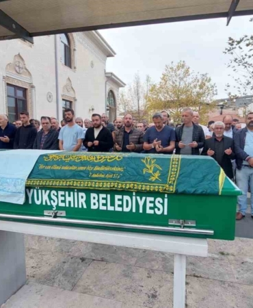 Aynı kazada ölüm ayırdı: Anne dün, oğlu bugün son yolculuğuna uğurlandı