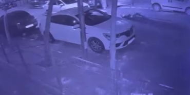 Yolun karşısına geçen adam otomobil çarptı