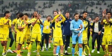 Fenerbahçe, 2-0 geriden gelerek derbiyi kazandı