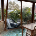 Kocaeli’de kontrolden çıkan otomobil dehşet saçtı: 1 ölü, 3 yaralı