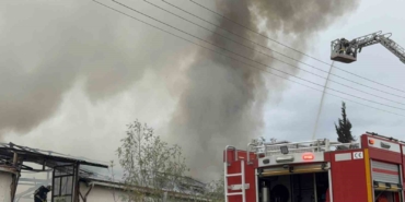 Kocaeli’de mutfak tezgahları üretim tesisinde korkutan yangın