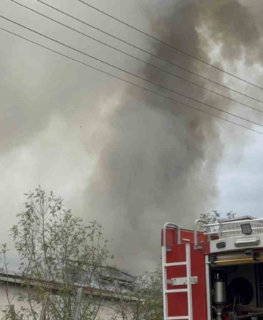 Kocaeli’de mutfak tezgahları üretim tesisinde korkutan yangın
