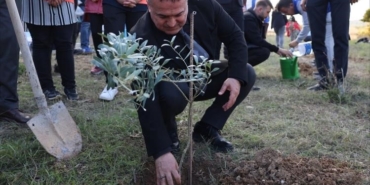 BŞEÜ’de zeytin fidanları toprakla buluştu