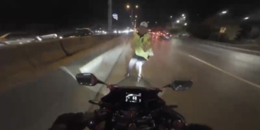 Maltepe’de motosikletin çarptığı trafik polisi yaralandı: Kaza anı kamerada