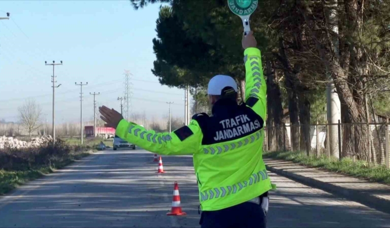 Sakarya’da abartı egzoz denetimleri: 25 araç trafikten men edildi
