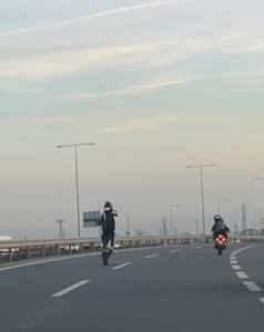 Başakşehir’de tehlikeli motosiklet gösterisi yapan sürücü yakalandı