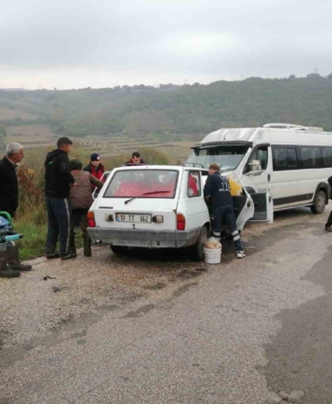 Gönen’de trafik kazasında sıkışan sürücü itfaiye ekiplerince kurtarıldı