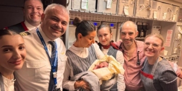 THY uçağında bebek sürprizi