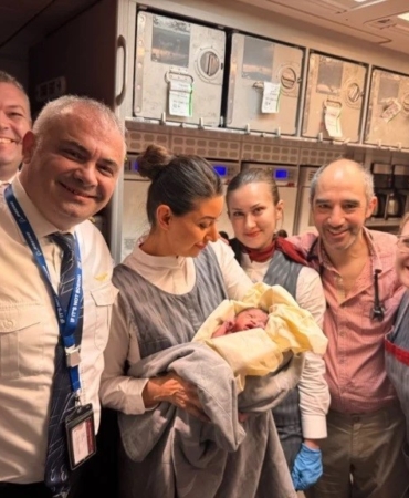 THY uçağında bebek sürprizi