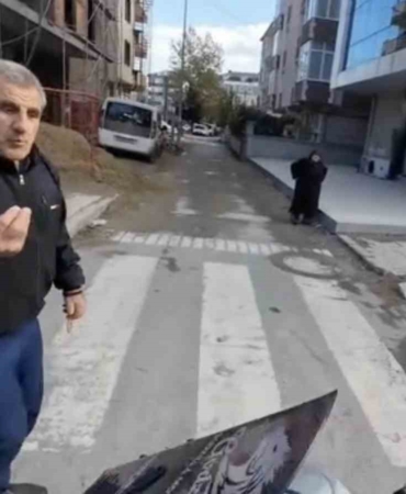 Motosikletten inip yol vermekte direndi: Ben geçmem