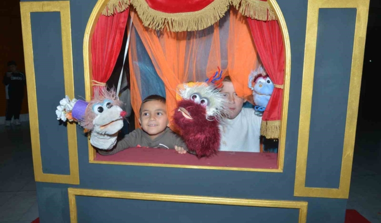 Karagöz Kukla Ve Gölge Oyunları’na renkli açılış