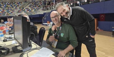 Kadınlar Basketbol Süper Ligi maçında anonsçu olmayınca görev gazeteciye düştü