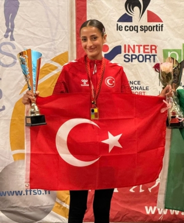 Bursa Büyükşehir Belediyesporlu Nazmiye Ak dünya üçüncüsü