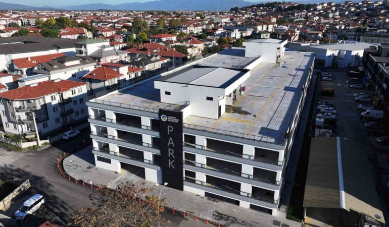 530 araçlık katlı otopark hizmete başladı